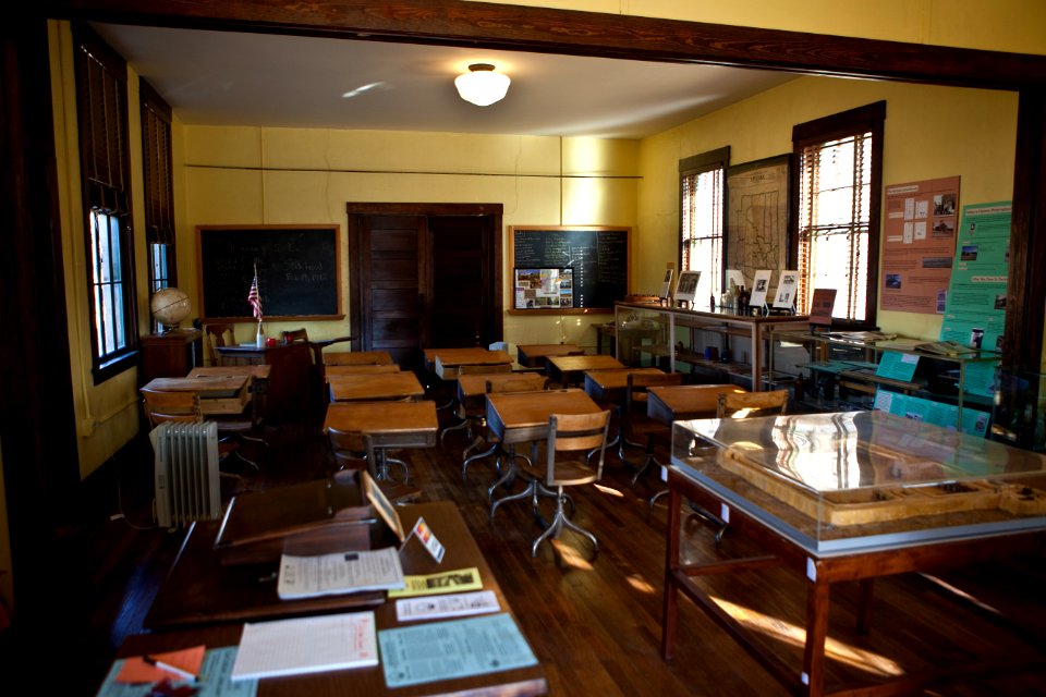 Fairbank Schoolhouse (26606606812)