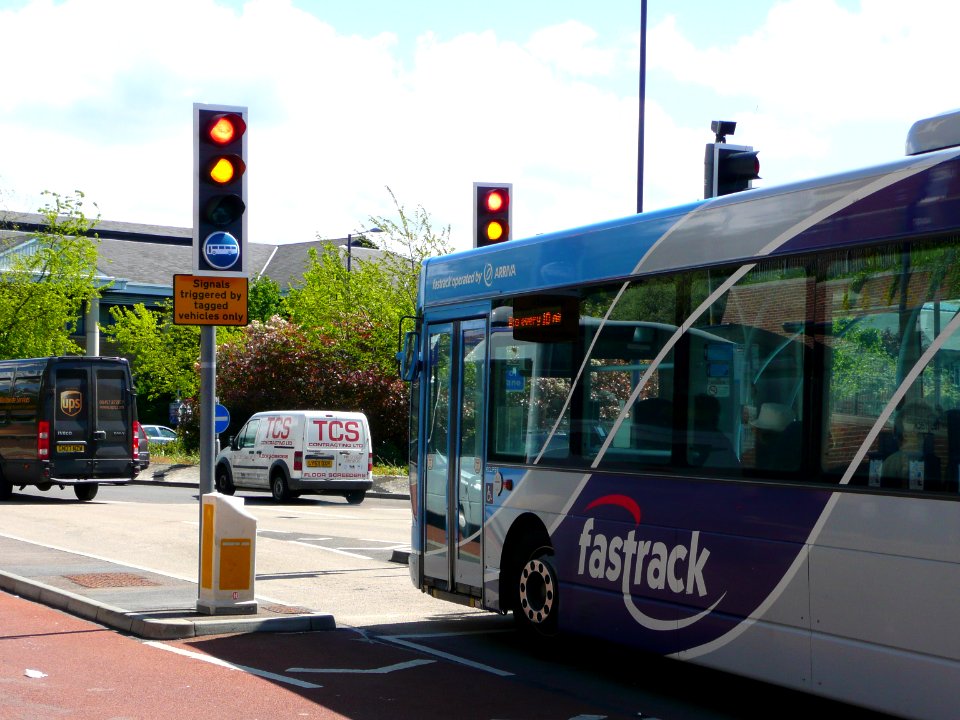 Fastrack-Dartford-TrafficLight-Tagging2-P1090328 (40712243284)