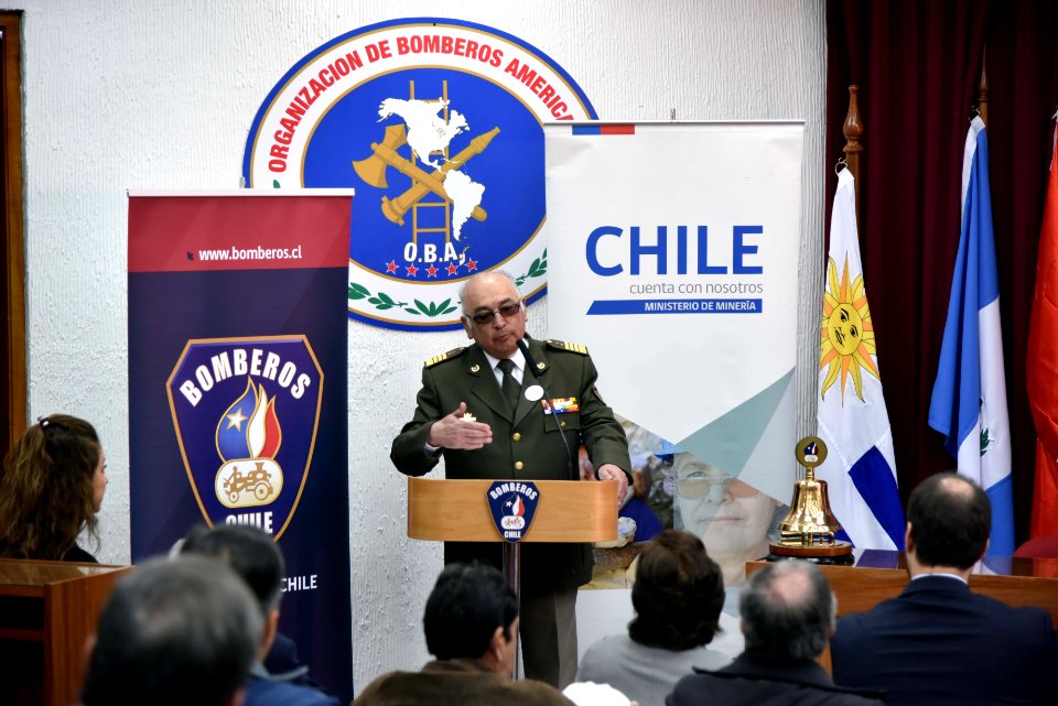 FIRMA DE COOPERACIÓN ENTRE BOMBEROS Y MINISTERIO DE MINERÍA (36109713654)