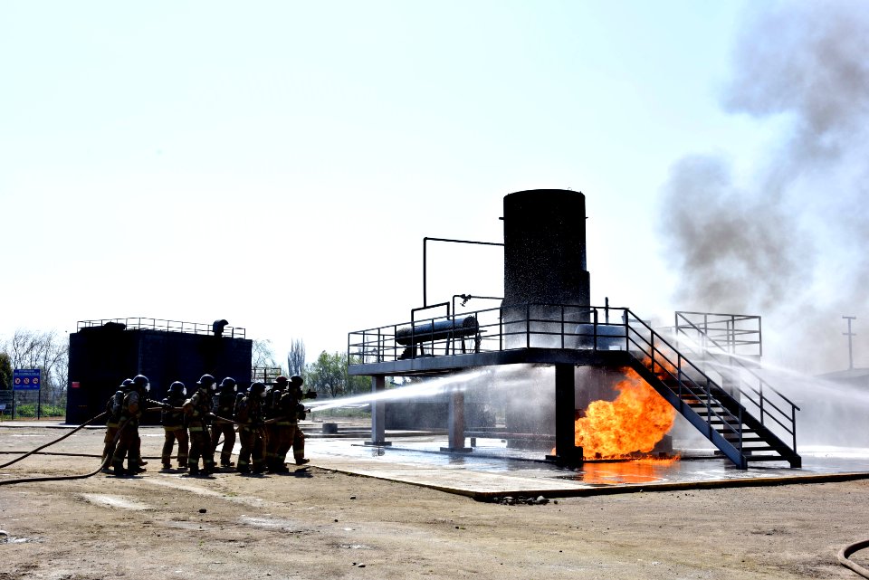 FIRMA DE COOPERACIÓN ENTRE BOMBEROS Y MINISTERIO DE MINERÍA (36547883130)