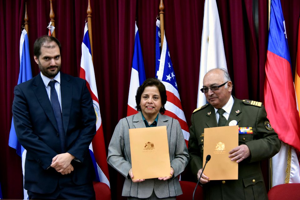FIRMA DE COOPERACIÓN ENTRE BOMBEROS Y MINISTERIO DE MINERÍA (36109713004)