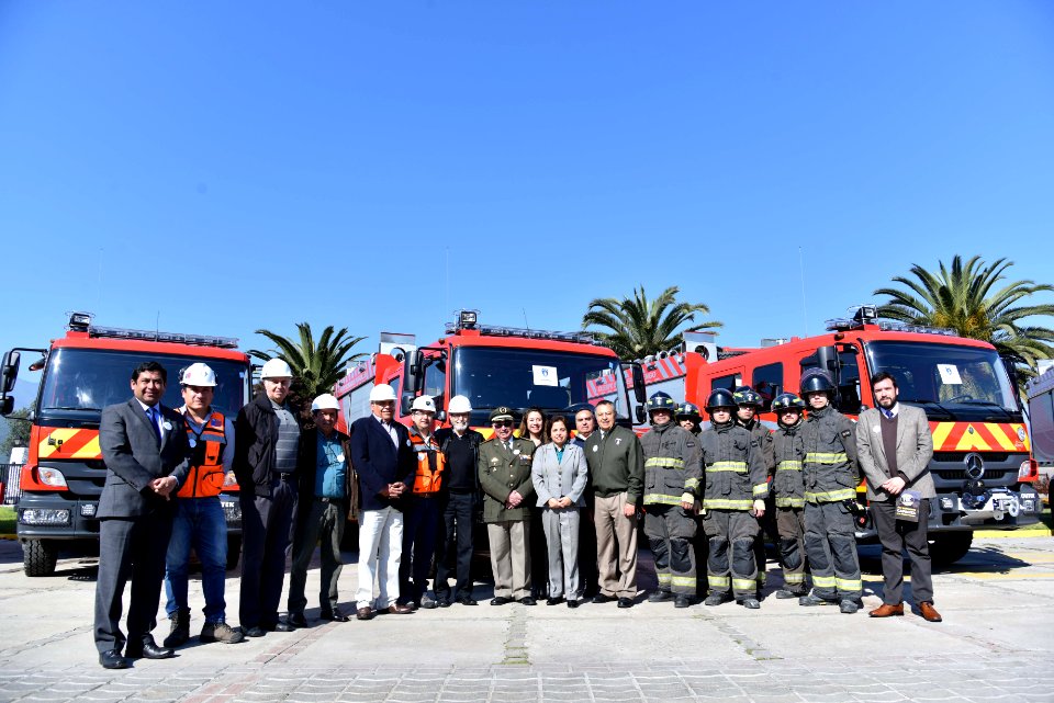 FIRMA DE COOPERACIÓN ENTRE BOMBEROS Y MINISTERIO DE MINERÍA (36804234081)