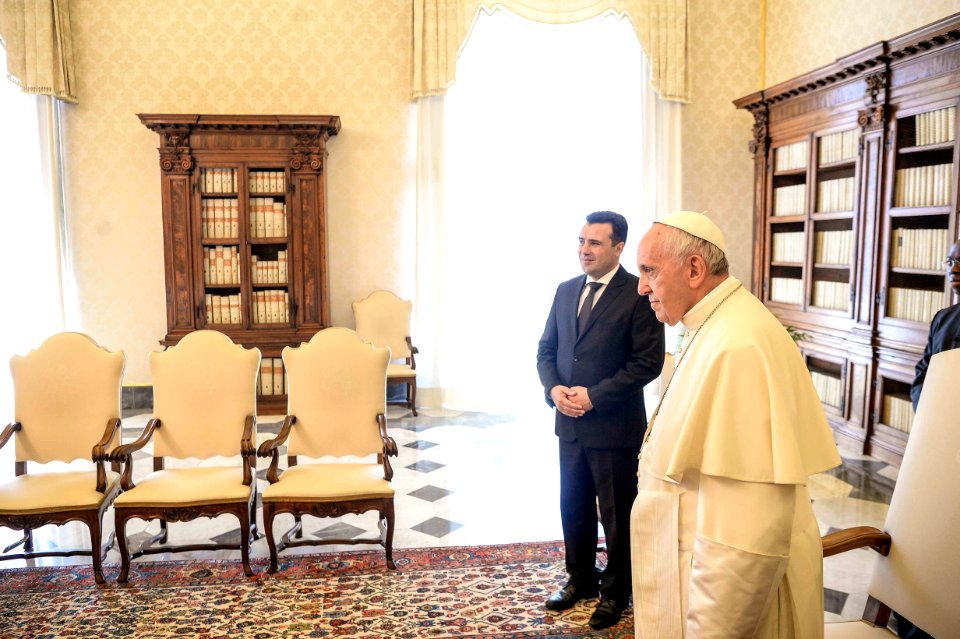 Franciscus with Zoran Zaev during his trip in the Vatican City in 2018 - 1