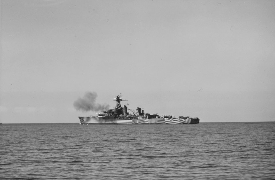 French light cruiser Gloire (1935-58) Fires her 6 guns, probably during exercises off the north African coast, circa late 1943 or early 1944. (50382418856)