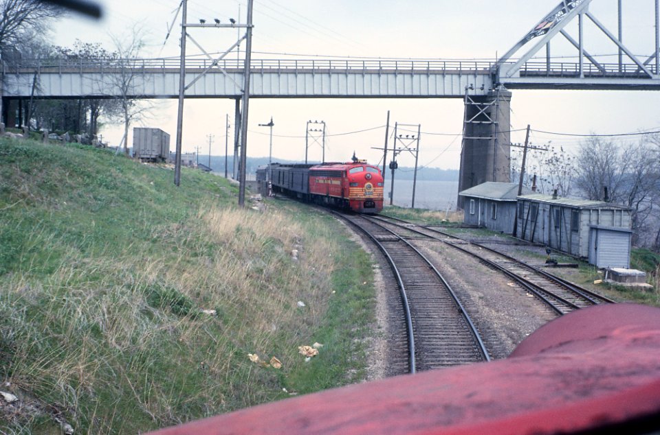 Frisco 807 with the southbound Sunnyland meeting 808 (the northbound with Roger Puta shooting in the cab) at the shops south of Cape Girardeau, MO on April 16, 1963. (34092839420)