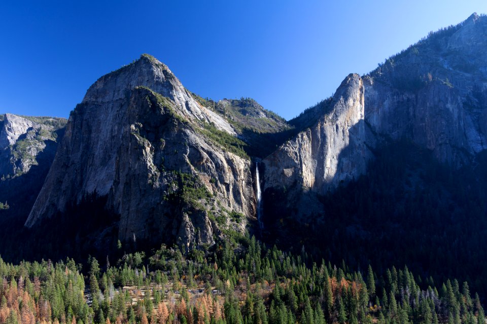 Glacier Landforms Hanging Valley, Bridalveil Falls (32577597836)