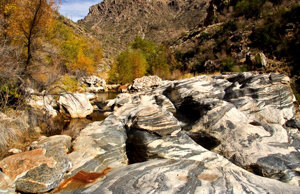 Gneiss Rock Island (24527807337)
