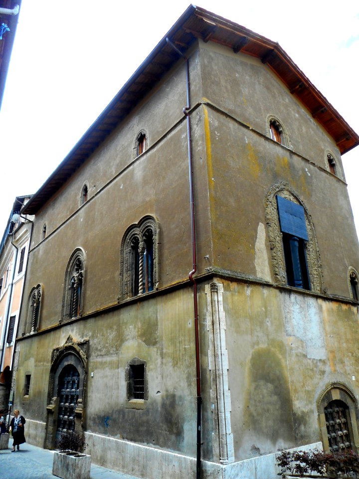 Gothic Apolloni house (beginning 15th century) at Genazzano Frosinone (27998161458)