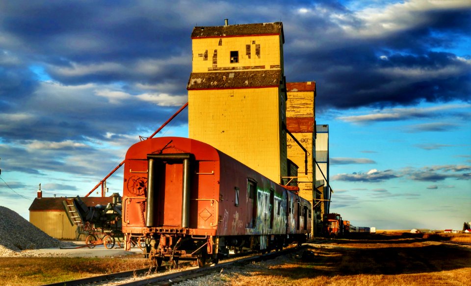 Grain Elevators Mossleigh Alberta. (50941328146)