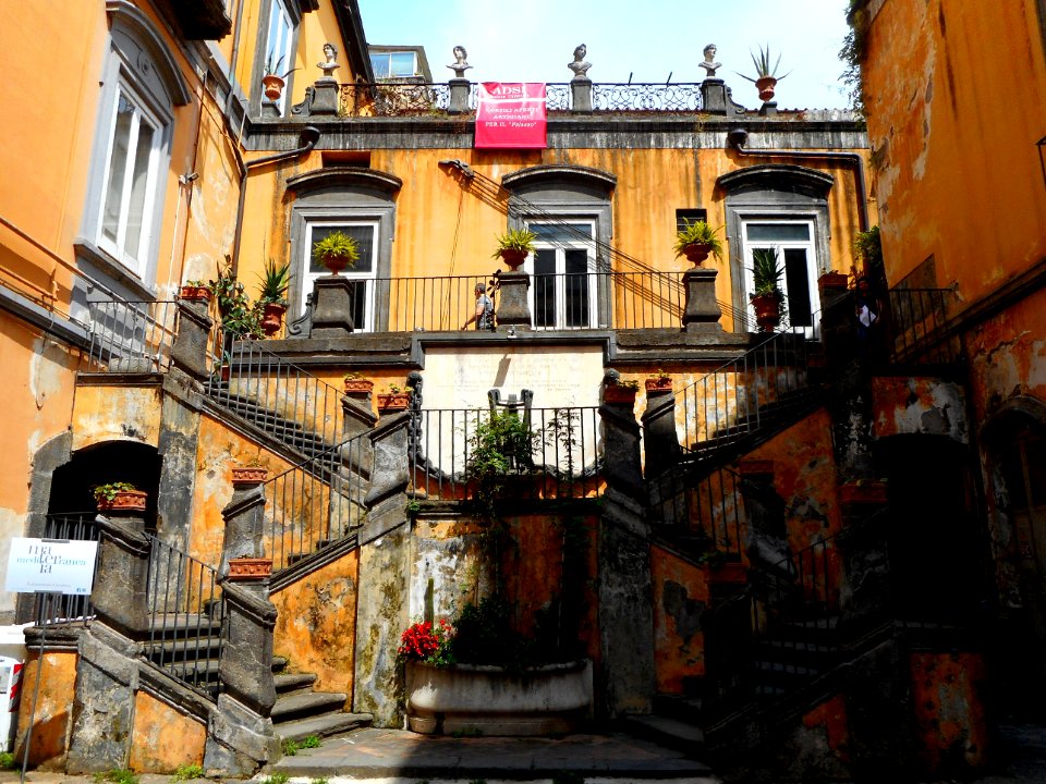 Great staircase (18th century) of Marigliano palace in Naples (27586002997)