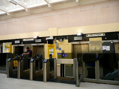 HamiltonSquareStn-Merseyrail-P1110158 (36213650981)