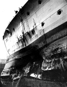 HMS Centaur Damaged Bow in WW1 (50627946533)