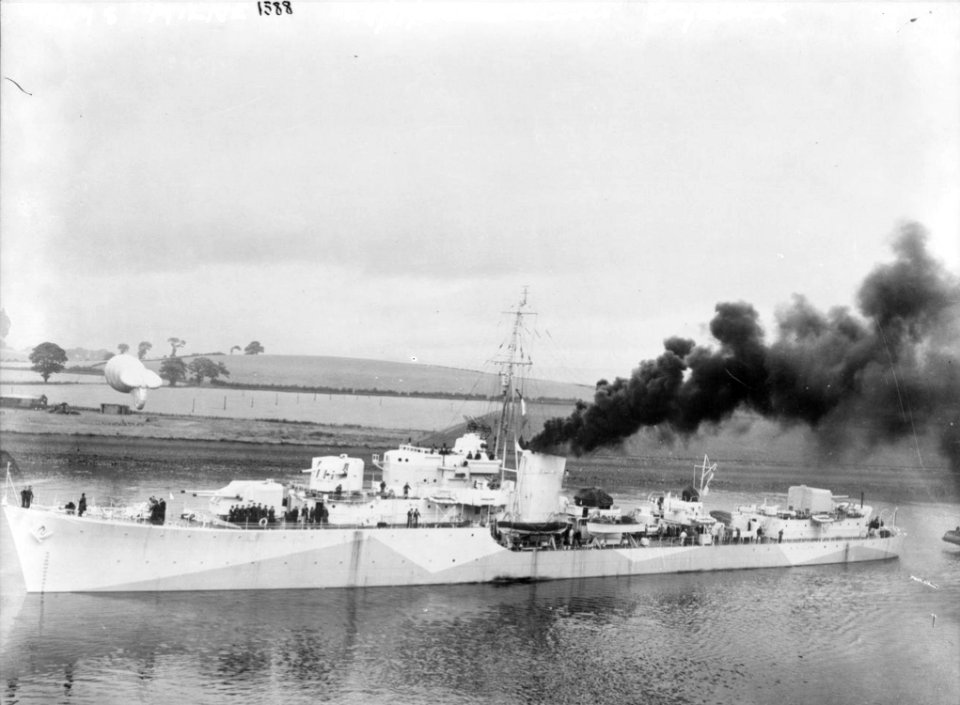 HMS Milne (G-14) heading towards Clydebank after completion, she joined the fleet 6th August 1942 Sold to Turkish Navy on 27 April 1959, renamed Alp Arslan. (49519843428)