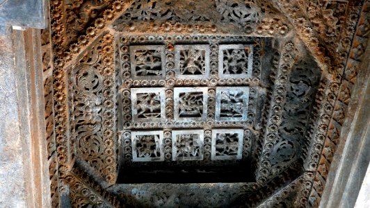Hoysaleswara temple interior (51056369978) photo