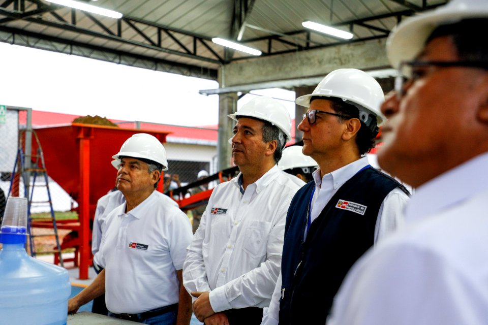 Inauguración de laboratorios y planta de procesamiento del CITE privado minería y medio ambiente (30582152438)