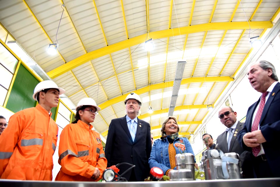 INAUGURACIÓN EDIFICIO TALLERES Y FIRMA CONVENIO EMPRESAS Y COLEGIO DON BOSCO DE CALAMA (42671059981)