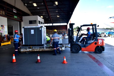 Ingreso de un nuevo lote de vacunas AztraZeneca donaciòn de España 20211016 GAG 6826 (51597198173)