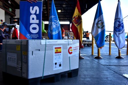Ingreso de un nuevo lote de vacunas AztraZeneca donaciòn de España 20211016 GAG 6853 (51596981331)
