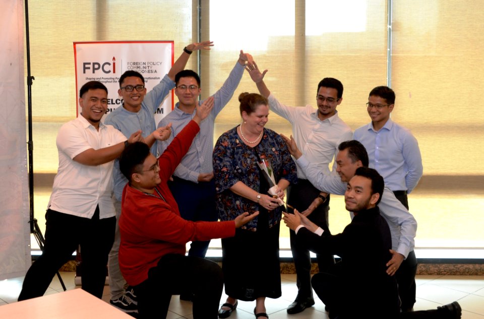 Interaksi Wakil Dubes AS dengan Para Pelajar di Diplomasi Bakso FPCI (46419178064)