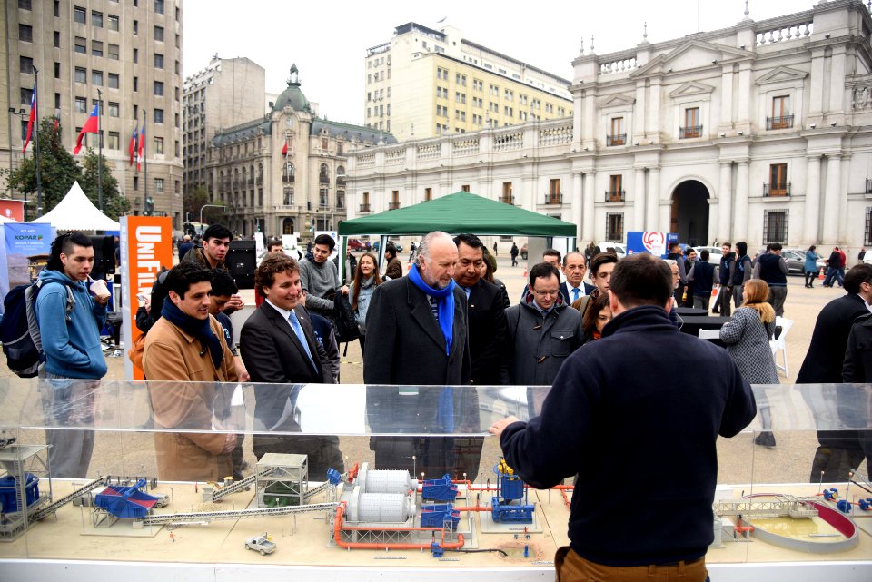 INTERVENCIÓN URBANA DE MINERÍA EN LA PLAZA DE LA CONSTITUCIÓN (43545467735)