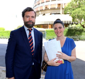 Iván Espinosa y Macarena Olona (48144235627)