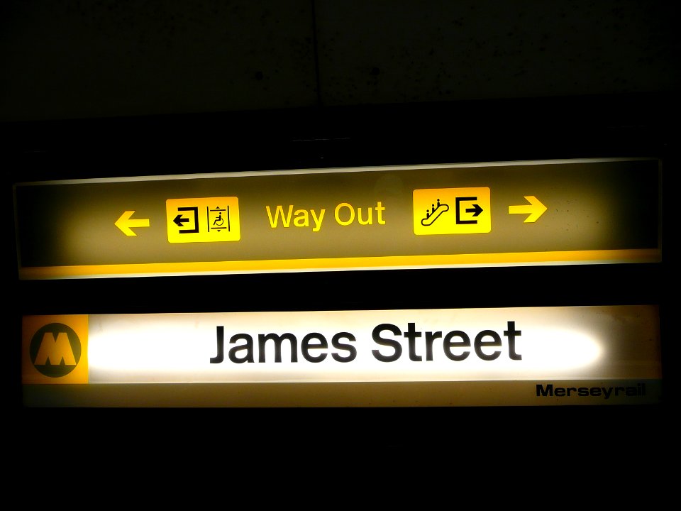 JamesSt-Merseyrail-P1110184 (36305711986)