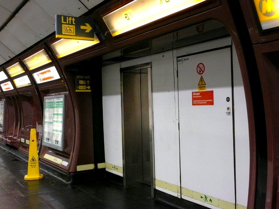 JamesSt-Merseyrail-P1110183 (35514495684)