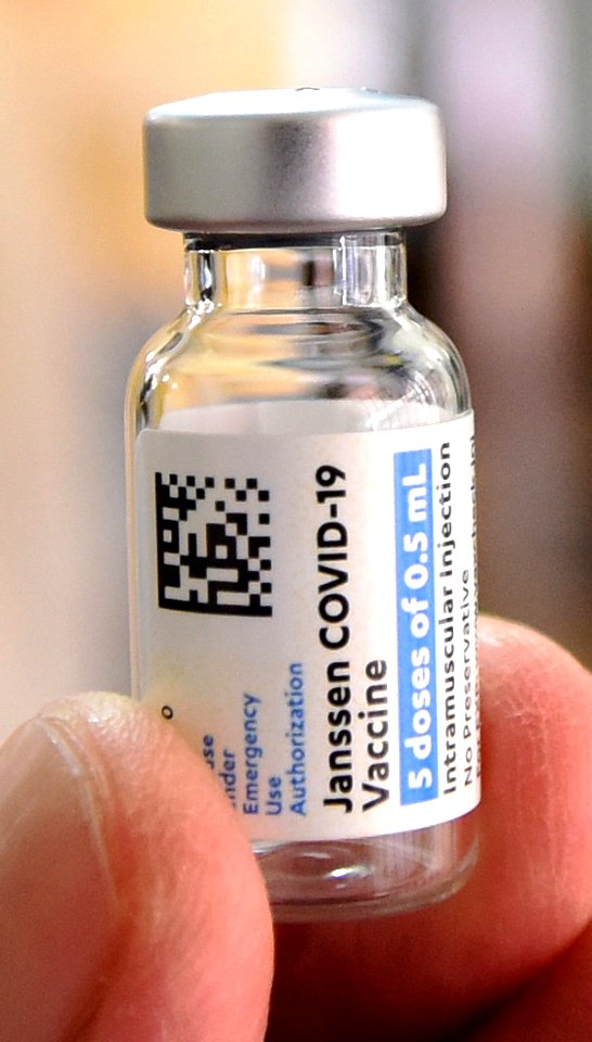 Janssen COVID-19 vaccine (2021) E (cropped)