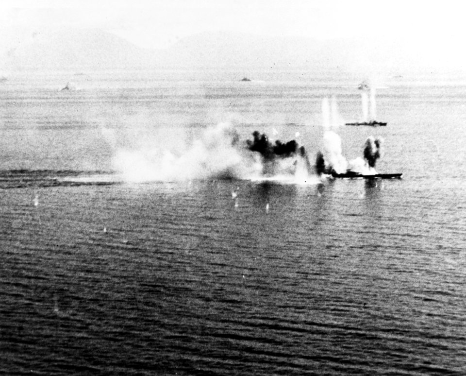 Japanese battleship Musashi under heavy attack during the Battle of the Sibuyan Sea, October 24th 1944. (50972628091)