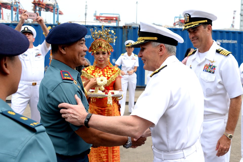 Kapal Komando Armada Ke-7 USS Blue Ridge Memperkuat Kemitraan Maritim di Indonesia (47800992421)