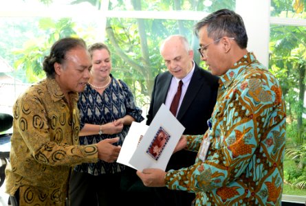 Kedubes AS dan Kemlu RI Luncurkan Perangko Peringatan dan Program Bersama (47566136132)