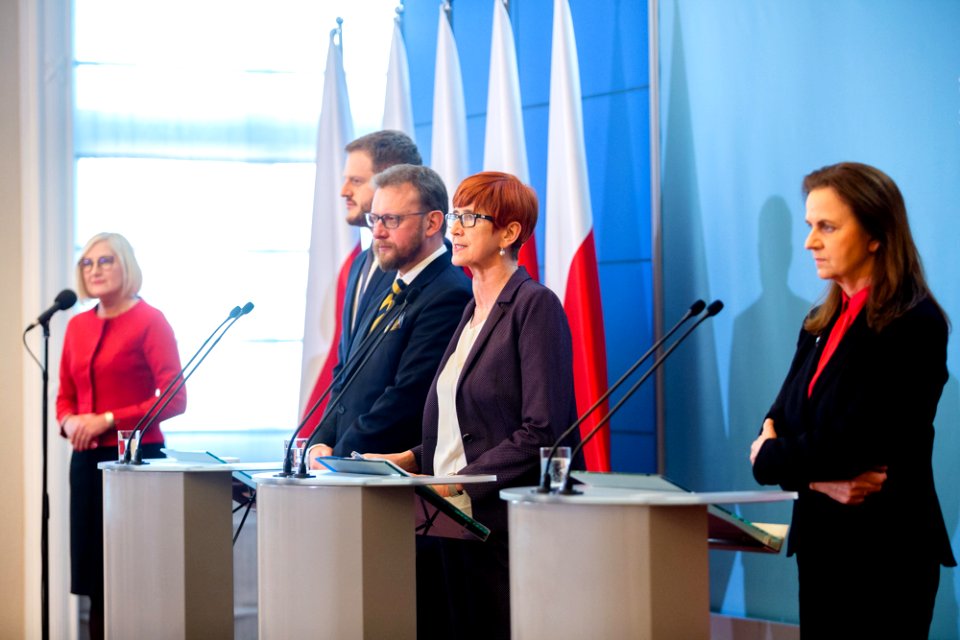 Konferencja prasowa (44834764845)