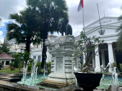 Kunjungan -DubesKim ke Museum Nasional (50836749698)
