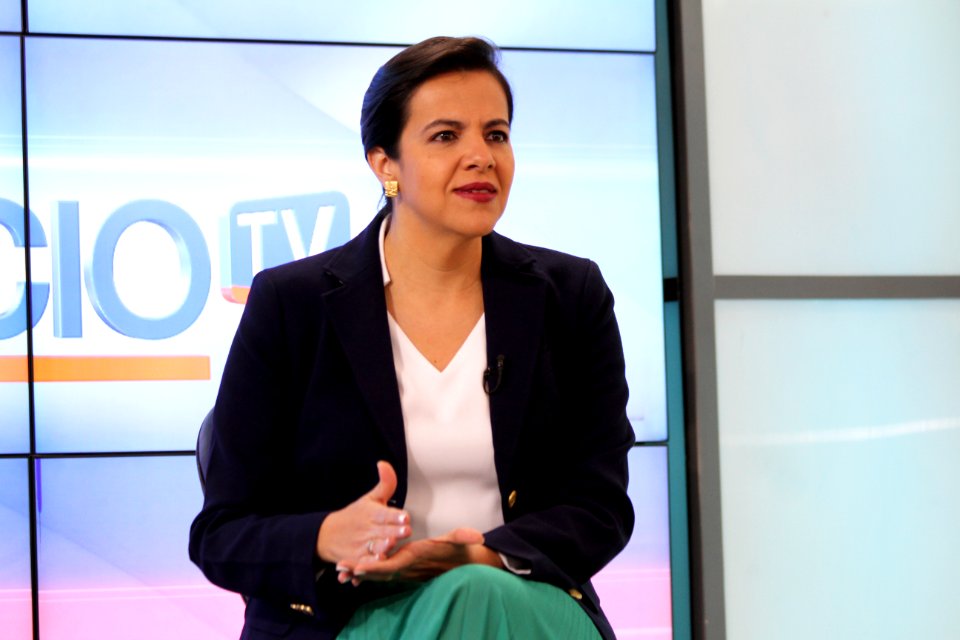 La Ministra de Gobierno, María Paula Romo, durante la entrevista en TVC Televicentro. Programa El Comercio Tv, Quito, 27.10.2020 (50538980342)