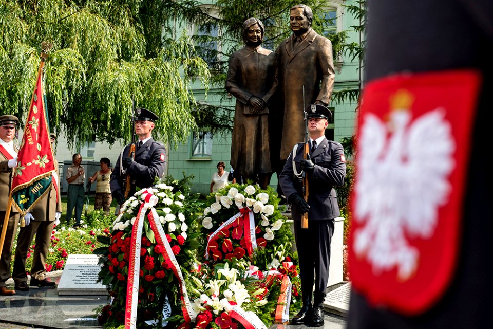 Pomnik Prezydenta Lecha Kaczyńskiego i Pierwszej Damy Marii Kaczyńskiej w Radomiu