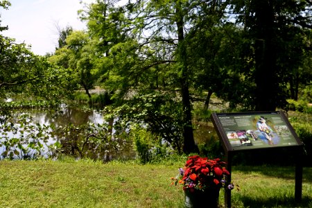 Ponds and sign (26923513260)