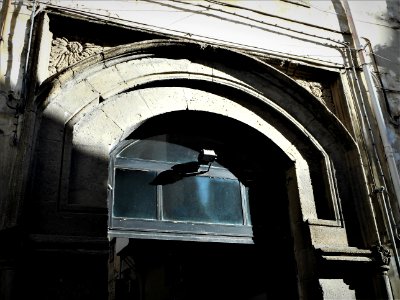 Portal, Catalan style (first half 15th century) of the mansion at Vico San Pellegrino n° 15 in Naples, where Francesco De Sanctis established in 1841-1848 a school, where he taught the Giacomo Leopardi's literary work (34565336843)