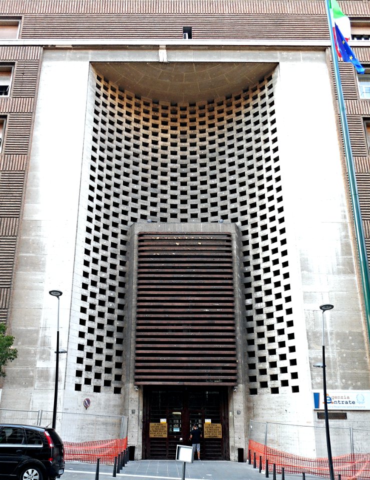 Portal - Palazzo degli Uffici Finanziari (1933-1937; brick and travertine) - Via Diaz n° 11 in Naples - Architect Marcello Canino (Naples 1895-Naples 1970) (26291732565)