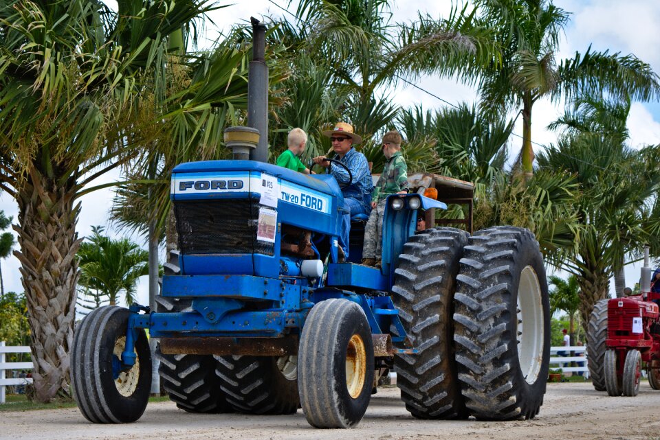 Heavy equipment wheels