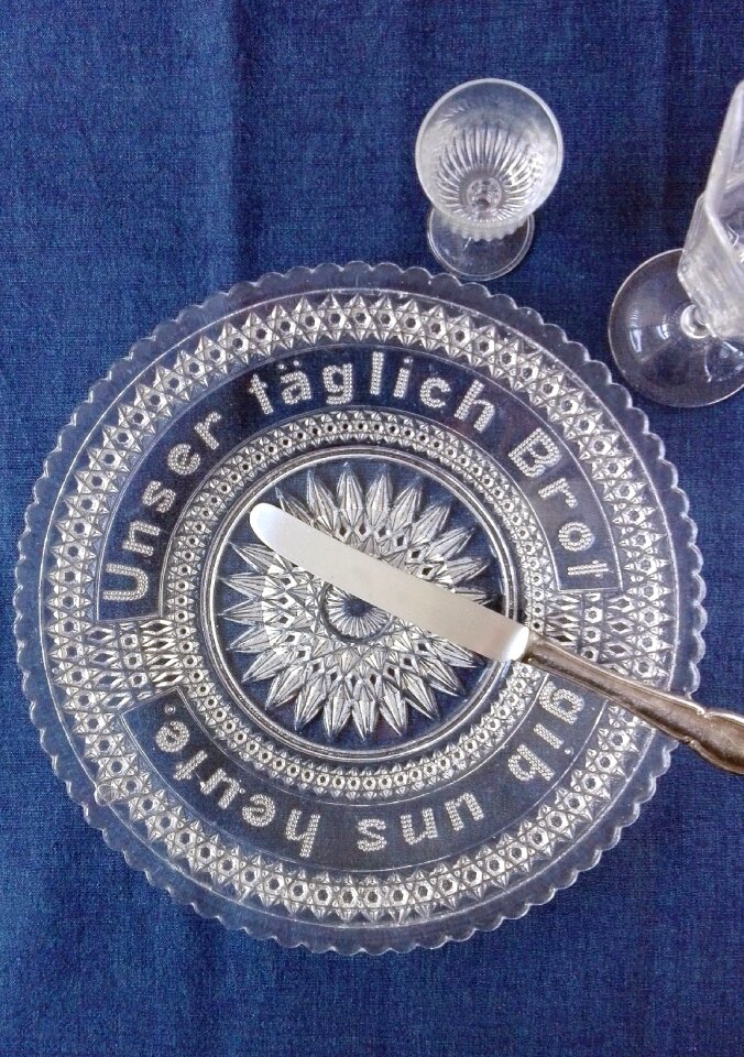 Daily bread knife glass