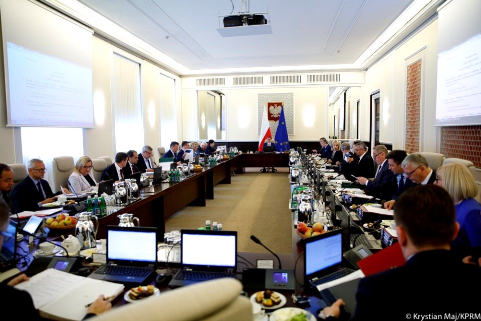 Posiedzenie Rady Ministrów (32851454467)