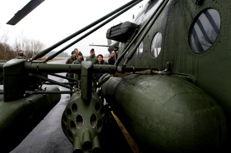 Premier Beata Szydło na spotkaniu z kobietami pilotującymi wojskowe samoloty i śmigłowce (24990115084)