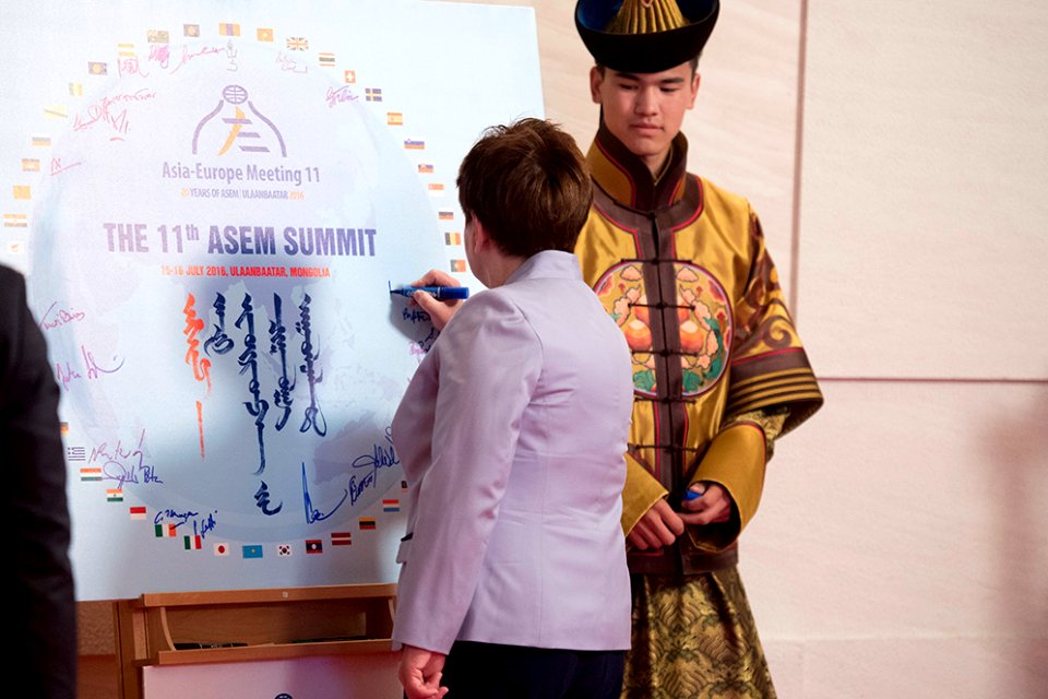 Premier Beata Szydło na szczycie ASEM11 (28283420456)