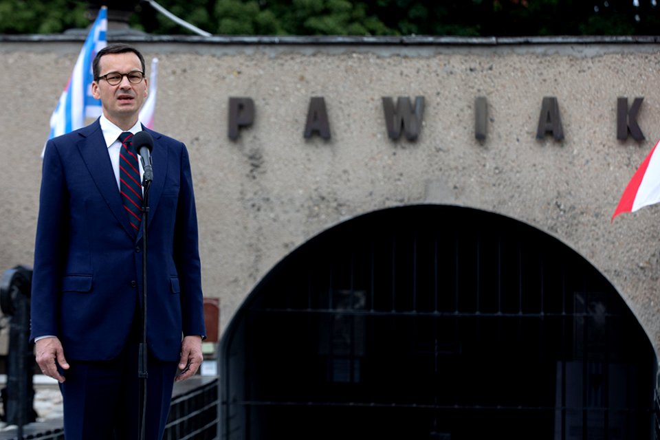 Premier Mateusz Morawiecki przemawia w więzieniu Gestapo Pawiak. Dzień Pamięci Ofiar Niemieckich Obozów
