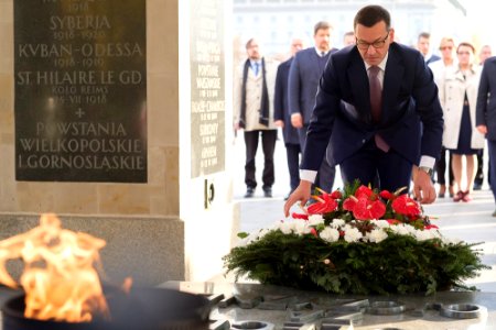 Premier Mateusz Morawiecki składa wieniec na Grobie Nieznanego Żołnierza w Warszawie
