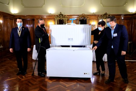 Presidente recibe donación de congeladores para trasladar vacunas contra el COVID-19, 20210531 ORD 2097 (51215694812)