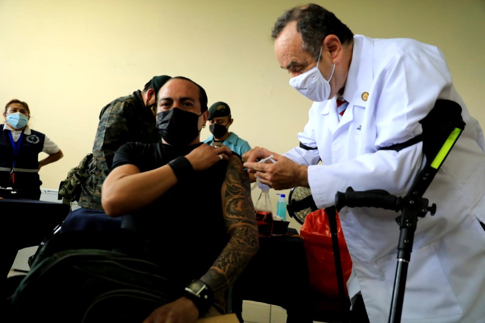 Presidente asiste a brigada de vacunación en Pacific Villa Hermosa (51434021907)
