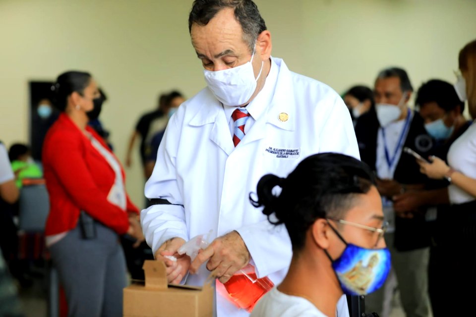 Presidente asiste a brigada de vacunación en Pacific Villa Hermosa (51434021847)