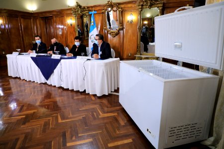 Presidente recibe donación de congeladores para trasladar vacunas contra el COVID-19, 20210531 ORD 2079 (51215694867)