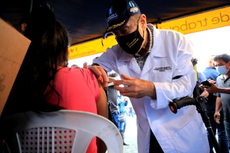 Presidente supervisa jornadas de vacunación masiva en comunidad Mario Alioto, Villa Nueva 20210904 (51424938221)